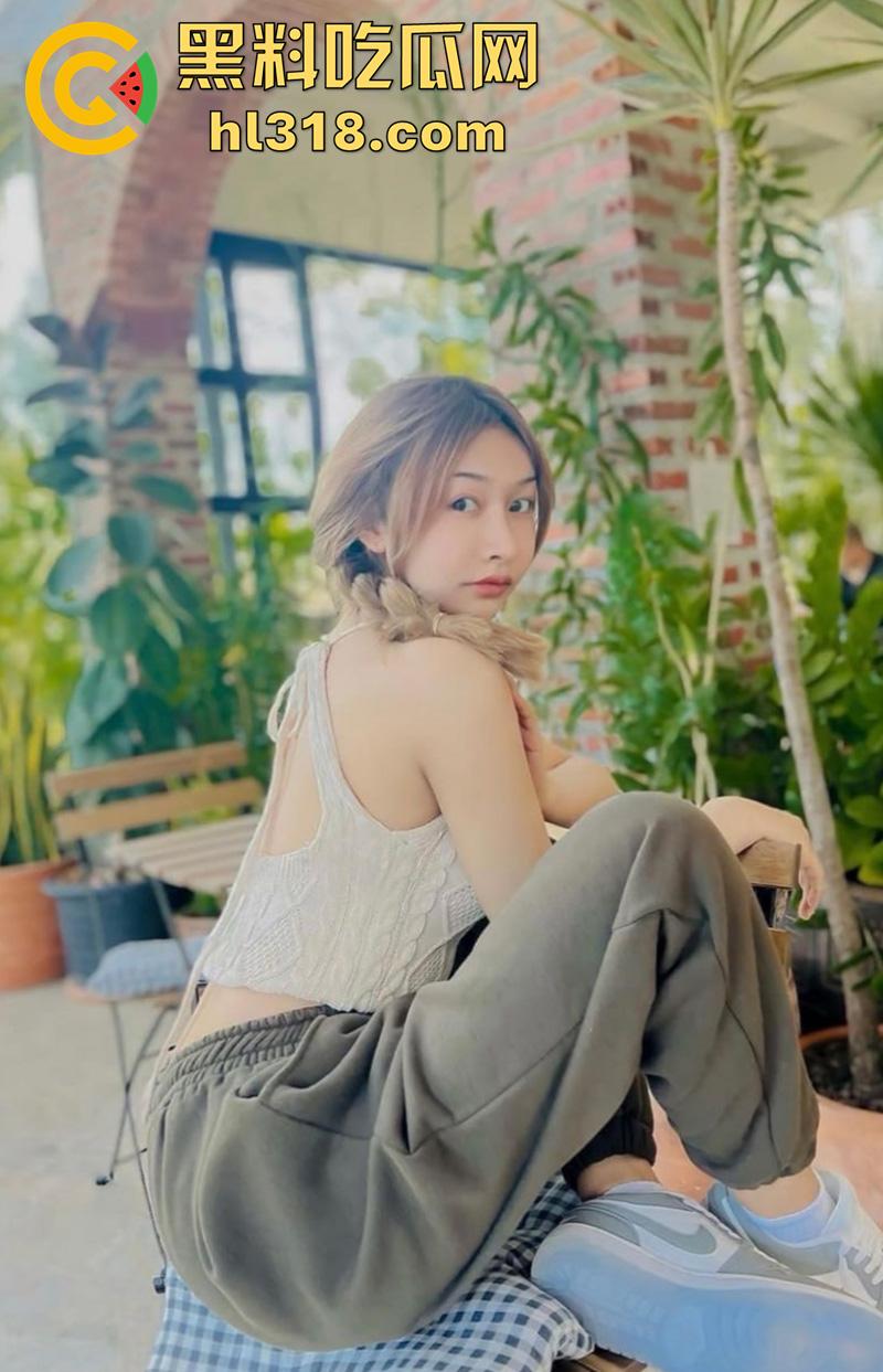 泰国拉拉队女神【Kae】，还在上高中的极品尤物，身材一流大奶翘臀，三点粉嫩性感诱人自慰视频流出！