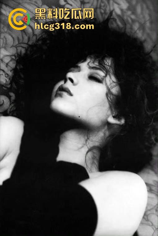 法兰西性感女神【苏菲•玛索】电影节衣服脱落不慎露点 随便让我重温一下她年轻时候的漏点片吧！-9