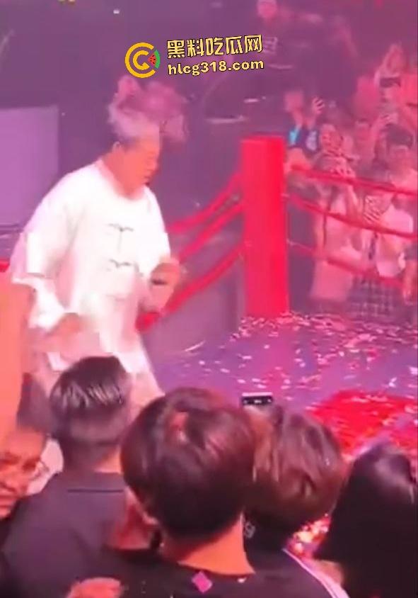 马保国酒吧商演假戏真做险被揍出鼻血!幸好主持人救场,不然闪电五连鞭要失传了!-2