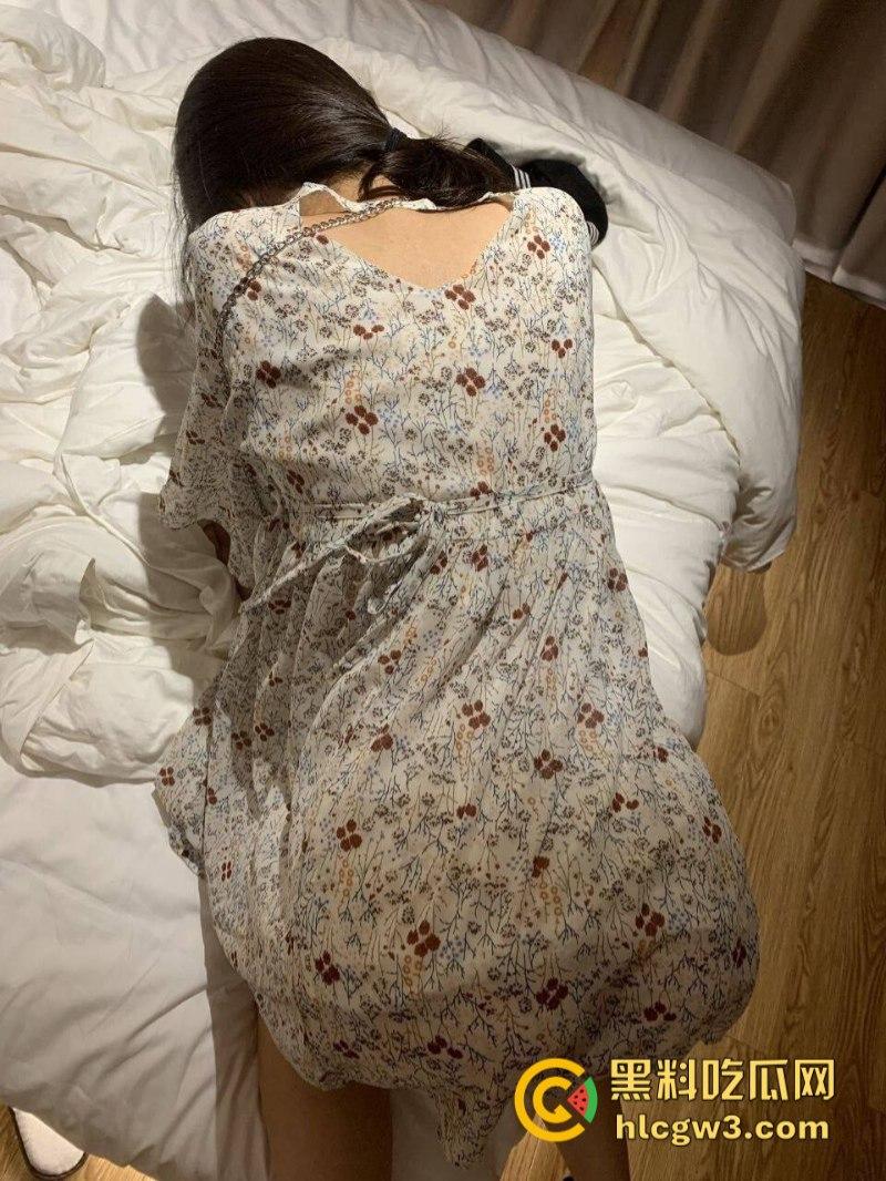 我是老公手心的宝 却在炮友床上叫得骚！午夜裸聊 激情调教又群交 哎！老公你都不知道！