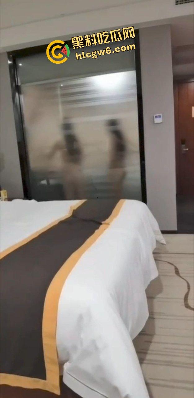 山东潍坊反差母狗社会小少妇『邓慧』寂寞饥渴喊闺蜜约炮大哥 酒店开房双飞激情!原创独家流出!-6