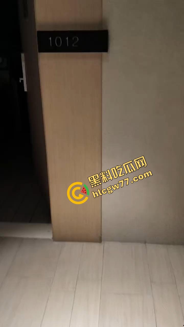 成都基佬发情发疯,丝袜伪娘点外卖勾引小哥爆菊,结果小哥直接跑路,全城菊花守门人笑疯了!-6