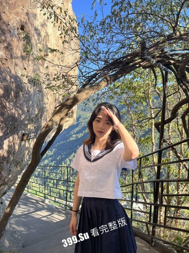 重庆财经职业学院 19岁学生 #范欣 因恋爱期间在抖音聊骚帅哥 被现男友发现并分手 曝光性爱视频-2