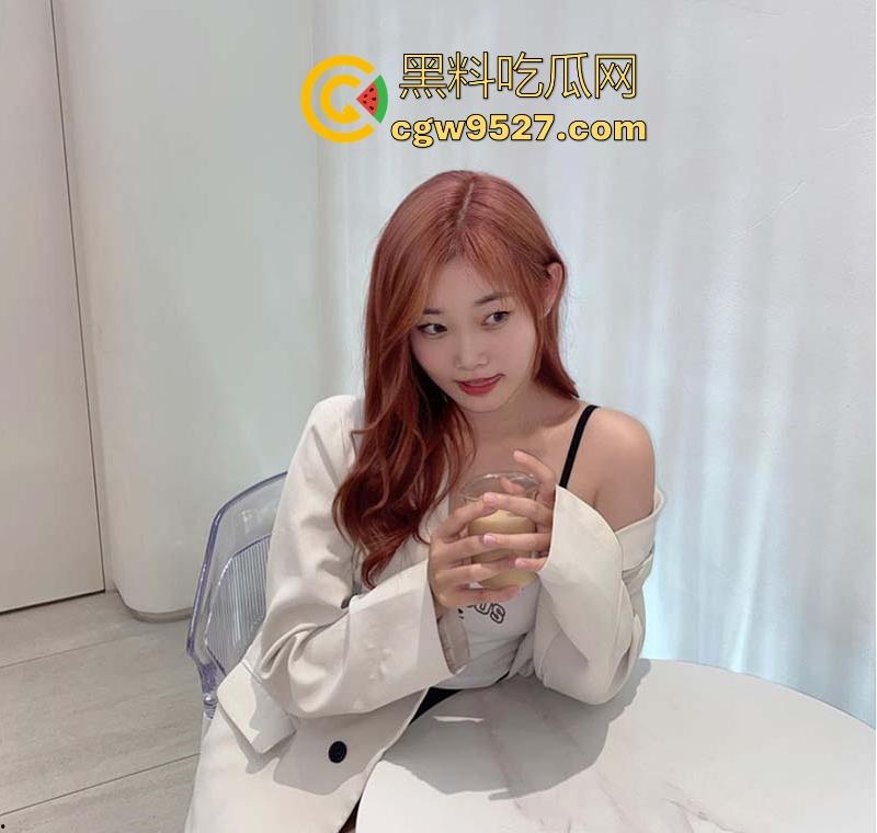 长春科技学院极品女大【刘泽】清纯学霸化身极骚反差婊，巨乳粉穴淫水尿液狂喷，露脸无套性爱视频曝光！