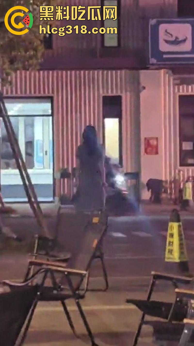 现实版AV情节偷拍,领导请下属吃饭训话,却背着小伙偷情操其女友,真是不讲武德啊!-8