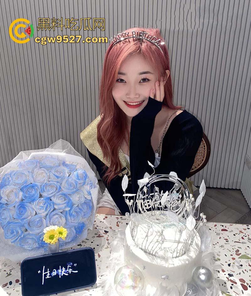 长春科技学院极品女大【刘泽】清纯学霸化身极骚反差婊,巨乳粉穴淫水尿液狂喷,露脸无套性爱视频曝光!-3