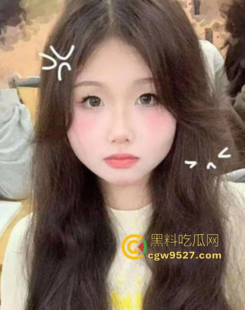 湖北工业大学反差女大学生【梁盈盈】被金主包养调教私拍曝光，微胖巨乳下的极致反差，极其淫荡！