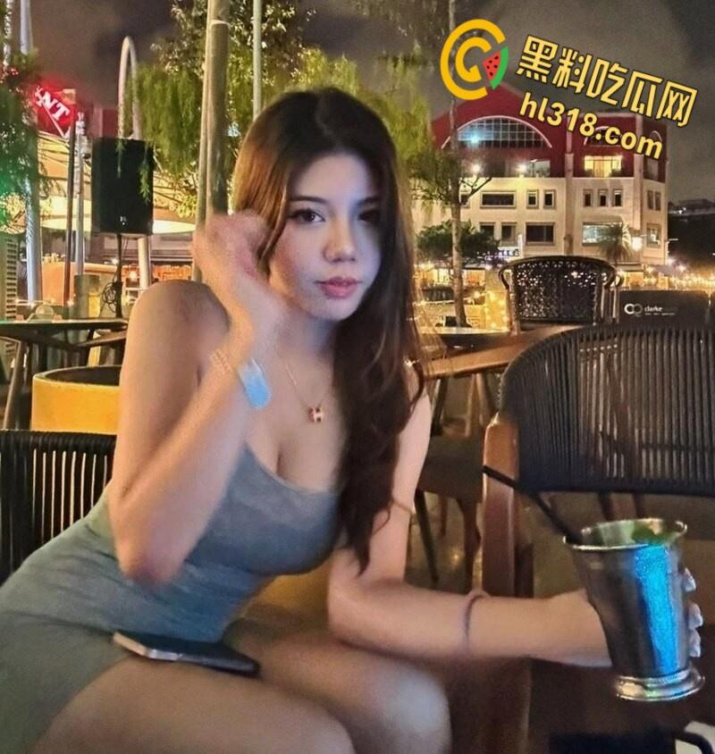 推特大神调教巨乳混血儿，巨乳小母狗自慰发骚，就像一条小母狗翘着屁股等你操，把反差玩的明明白白 ！