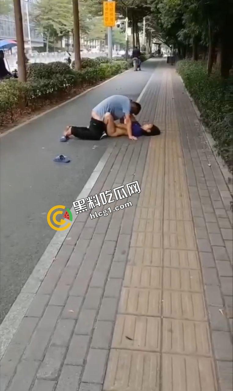 贵州遵义 一对饥渴中年夫妇寻刺激 街边脱衣直接开操 旁边大哥一直笑