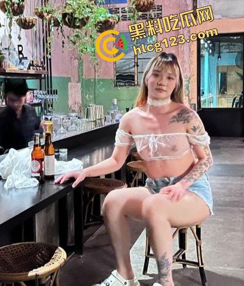 国外留学生反差婊大胆露出!齐逼超短裙美鲍惊艳,真空上街性感暴露到极限!-3