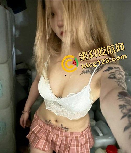 国外留学生反差婊大胆露出!齐逼超短裙美鲍惊艳,真空上街性感暴露到极限!-8