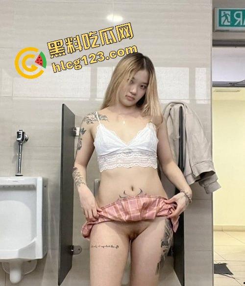 国外留学生反差婊大胆露出!齐逼超短裙美鲍惊艳,真空上街性感暴露到极限!-9