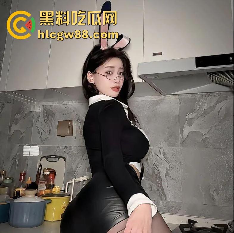 抖音极品性感网红【pop】细腰丰臀巨乳 清纯韵味满足 趴在床上为大哥口交骑乘!-4