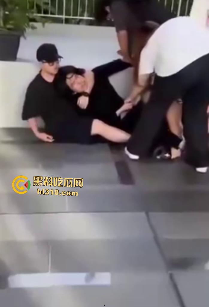 马来西亚华裔女学生被男友家暴囚禁好不容易逃出来又惨遭男友割喉,真是逃不出恶魔手爪啊!-7