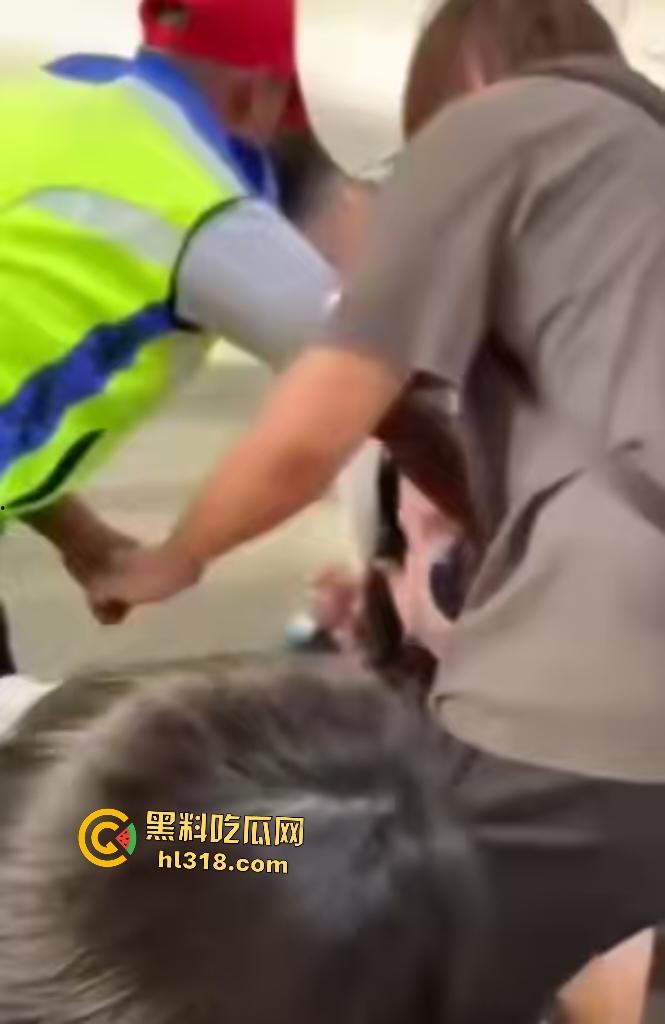 马来西亚华裔女学生被男友家暴囚禁好不容易逃出来又惨遭男友割喉,真是逃不出恶魔手爪啊!-8