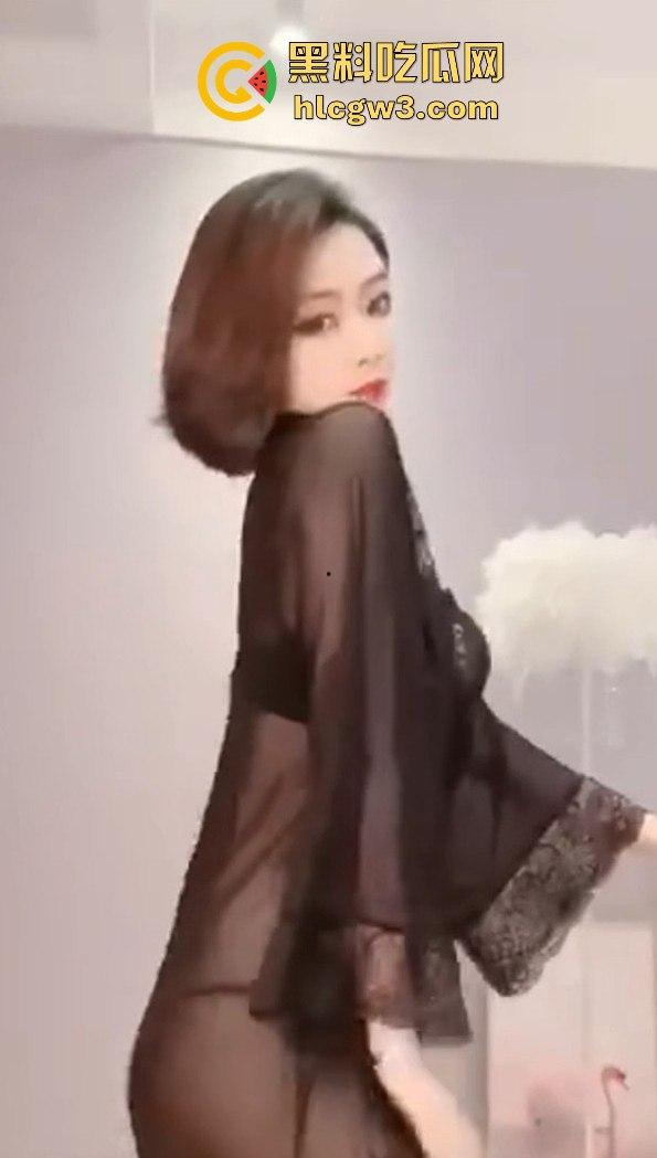 快手127W粉丝高冷御姐【饭饭Ding】私人订制视频流出!擦边不露点,骚归骚但格局太小了!-4