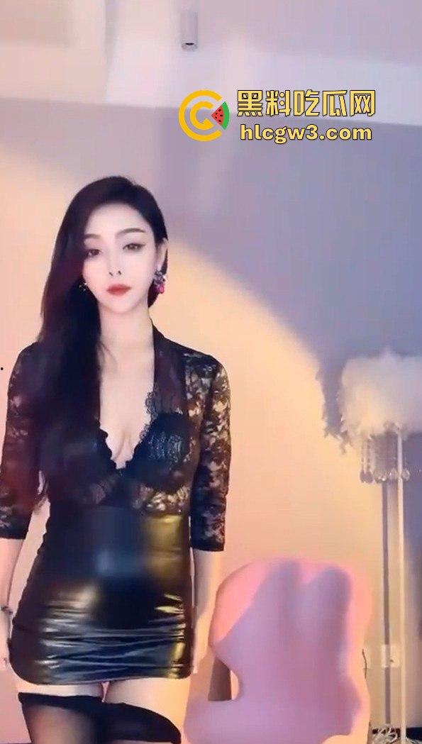 快手127W粉丝高冷御姐【饭饭Ding】私人订制视频流出!擦边不露点,骚归骚但格局太小了!-8