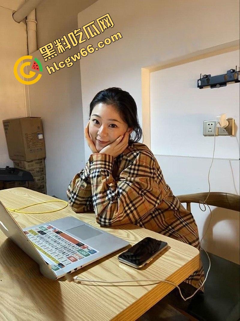 中铁三建领导操翻女设计师【孙啵裴】私下潜规则爆出视频,吃精吃得干净利落,不爱了就闹同归于尽!-4