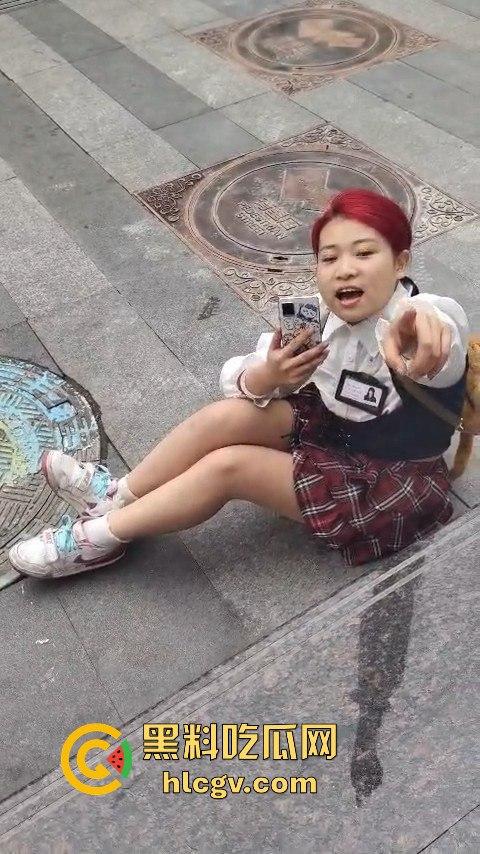 瓜友爆料河北石家庄07年出生的【王玉媌】，疑似群P上瘾却不嫌丢人，身上衣服全是炮友赠送！