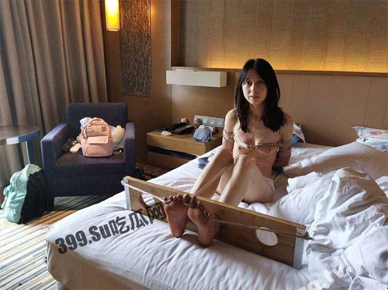 淬炼商学院 别都学院 19 级李启丹 SM 深度爱好者 捆绑、抽打、图钉插入!极度清纯反差婊-7