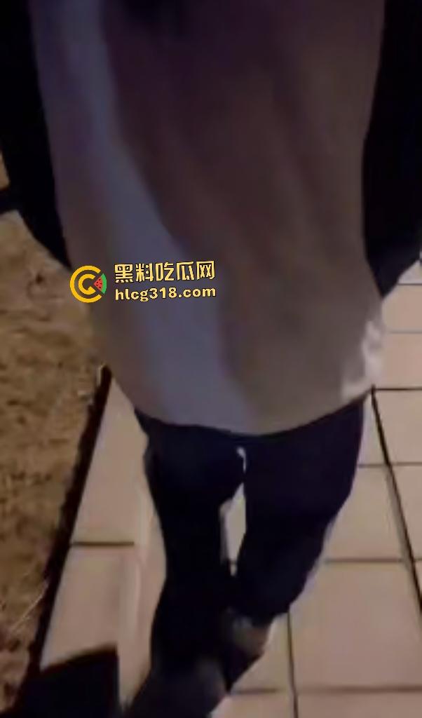 海角大神迷恋晓彤表妹，厕所脱校服强操内射白虎，后入式单手控球谁知却是D罩杯！