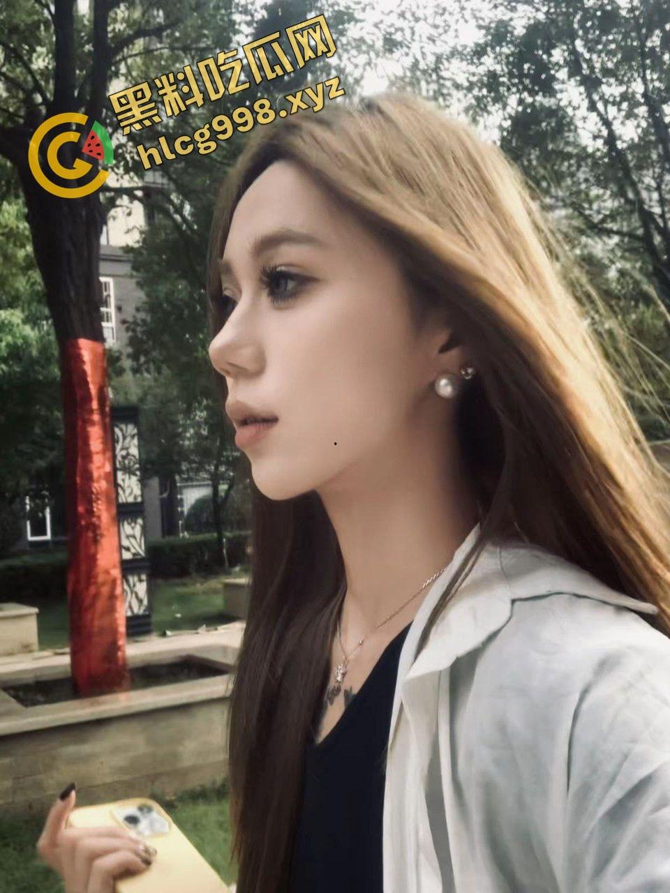 抖音情感博主14万粉女网红『妳可』与男友激情舌吻 对镜后入 全网独家流出!-3