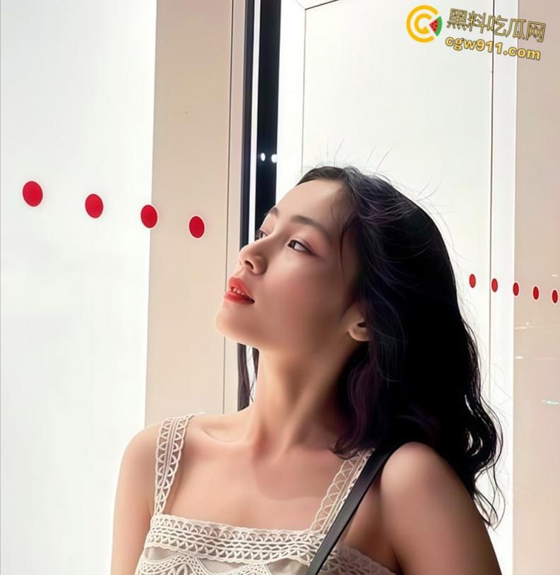 河南高颜值女友【刘敏佳】,遭前男友恶意曝光,出租屋跪舔侍奉,樱桃小嘴裹满龟头,口技精湛堪比专业站街女!-2