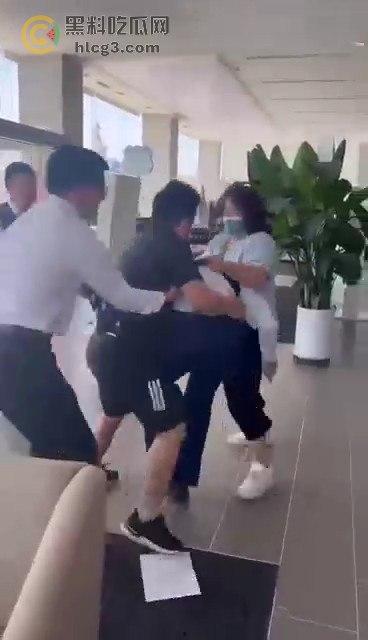 凯迪拉克销售员疯狂车震客户14岁女儿，客户夫妻暴力报复销售引发4S店风波！-2