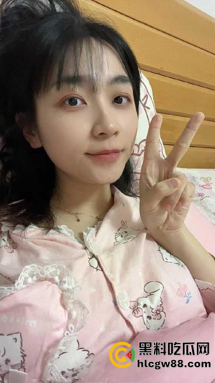 山东泰山少妇【杨薇娜】裸聊视频流出，自慰扣穴画面辣眼，高冷外表藏欲求不满，反差母狗直接撸爆！