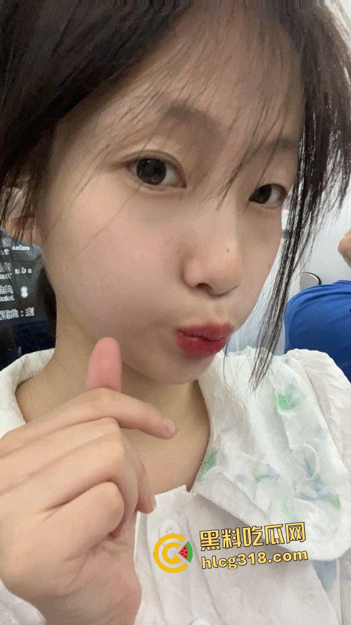 南开大学大三【吴清柳】反差母狗哀求主人后入狂干小穴，足交并腿骚态毕露！