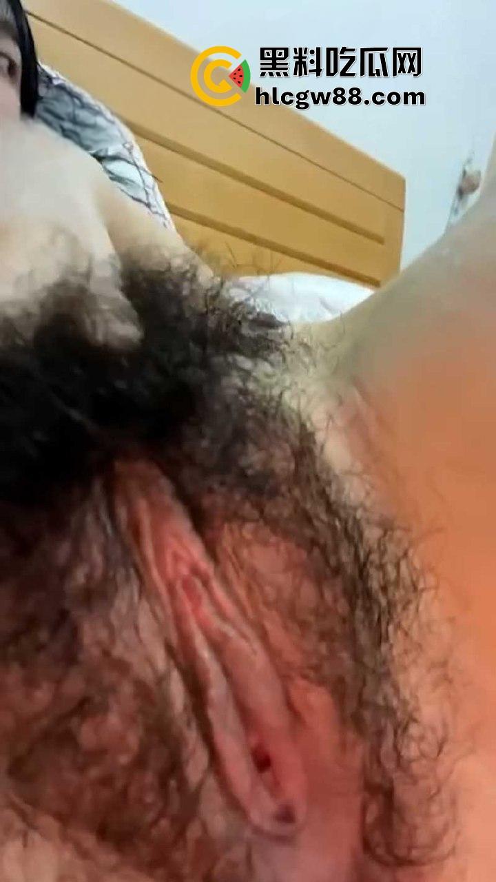 山东泰山少妇【杨薇娜】裸聊视频流出,自慰扣穴画面辣眼,高冷外表藏欲求不满,反差母狗直接撸爆!-10