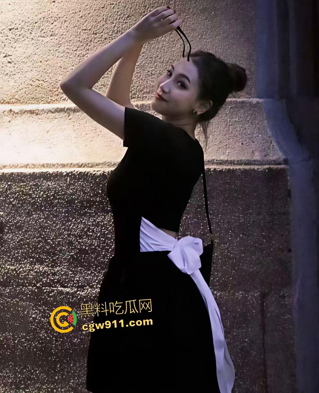 约炮大神【季伯常】狂收高颜值大学生模特，露脸生活照对比反差爆棚，肥臀骚穴水声像打雷！