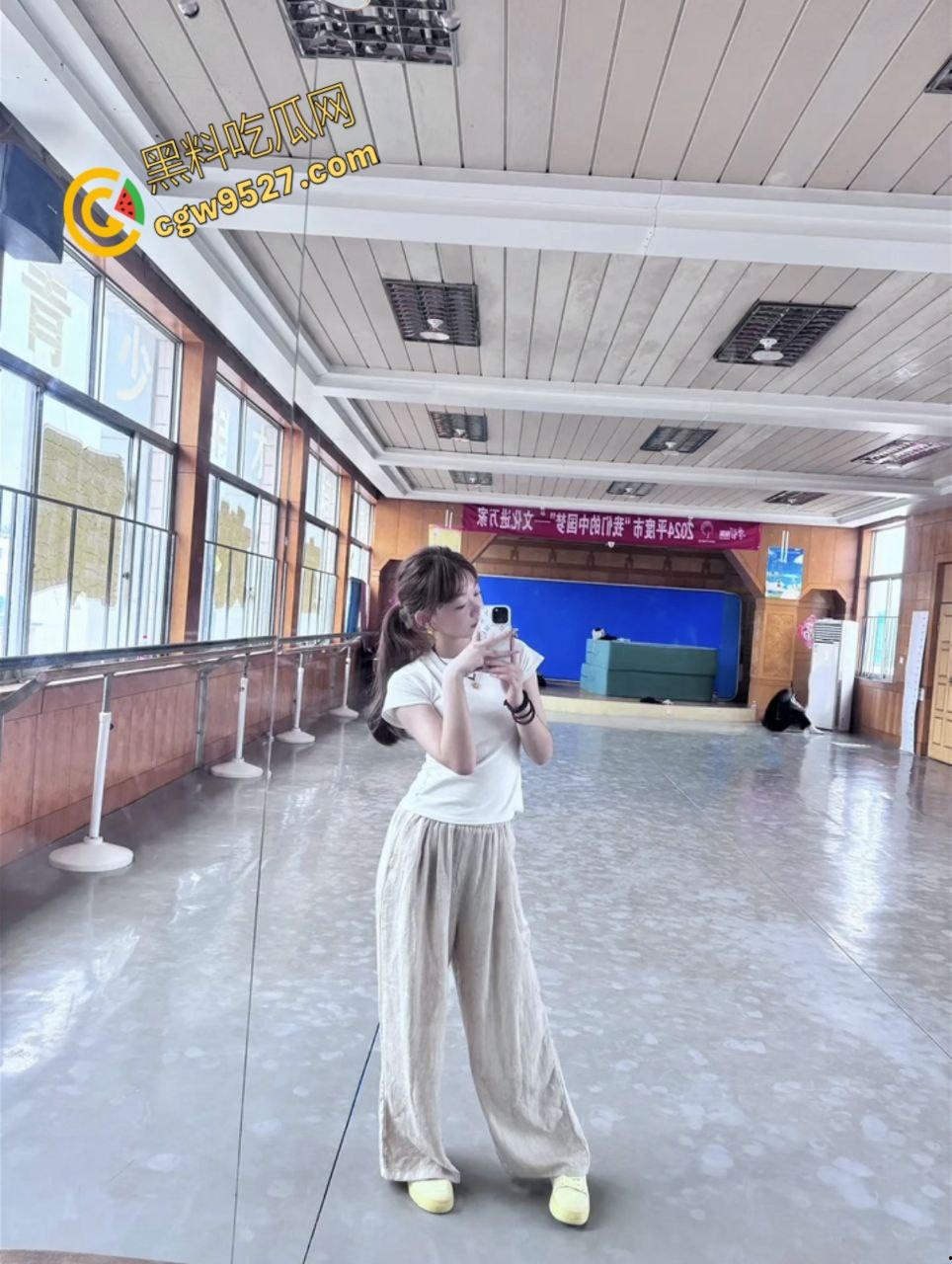 山东青岛平度舞蹈生【郑媛菲】,背着异地恋男友酒吧鬼混,多次酒吧厕所打炮,这身材妥妥的炮机!-3