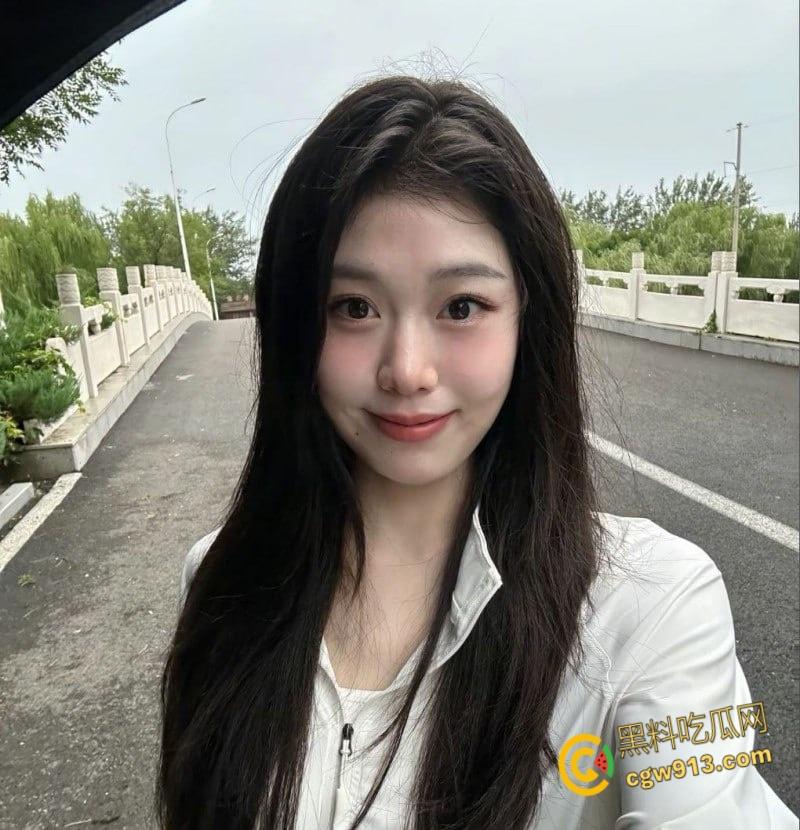 黑龙江鹤岗嫩妹【刘茹雅】，和男友出租房做爱，露脸无套各种后入，小翘臀啪啪作响，颜射吞精巨反差！