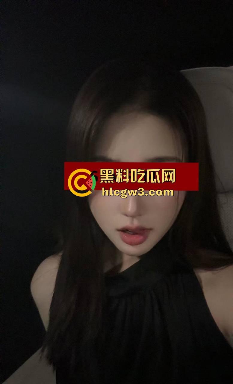 上海极品淫妻【SARMS】玩油丝爆操秀,润滑油湿滑直入骚妻高跟鞋踩射 满屏都是射后的黑丝油光!-3