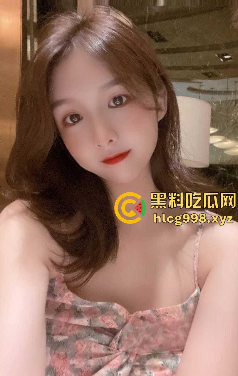 郑州师范大学清纯妹【刘若雨】床上骚得飞起，双手捧蛋吃鸡，吃得是真虔诚！