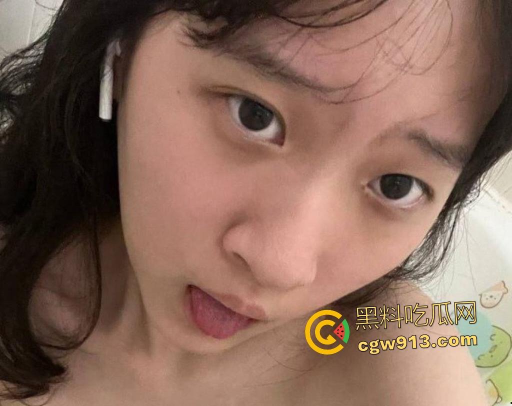 香港圣母学院骚妹【侯若飞】出租房主动送逼，口交内射全都愿意，浪叫愿嫁渣男，谁知第二天被甩！