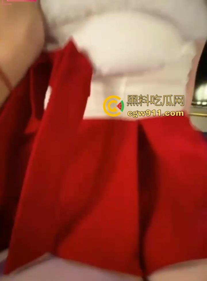 广州大学清纯女大【王肖琴】圣诞女仆情趣装约炮网友,白丝美腿诱惑调教,酒店激情全程无套!-6