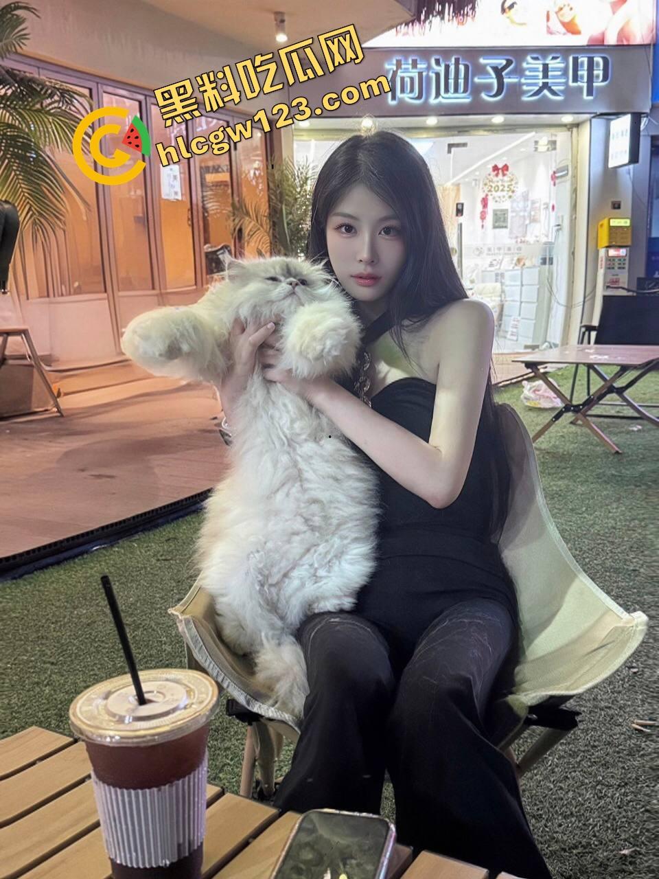 差点一炮断后,武汉39岁小区少妇吞云吐雾夹屌三连,老哥当场爆浆,回家跪床缓半小时!-3