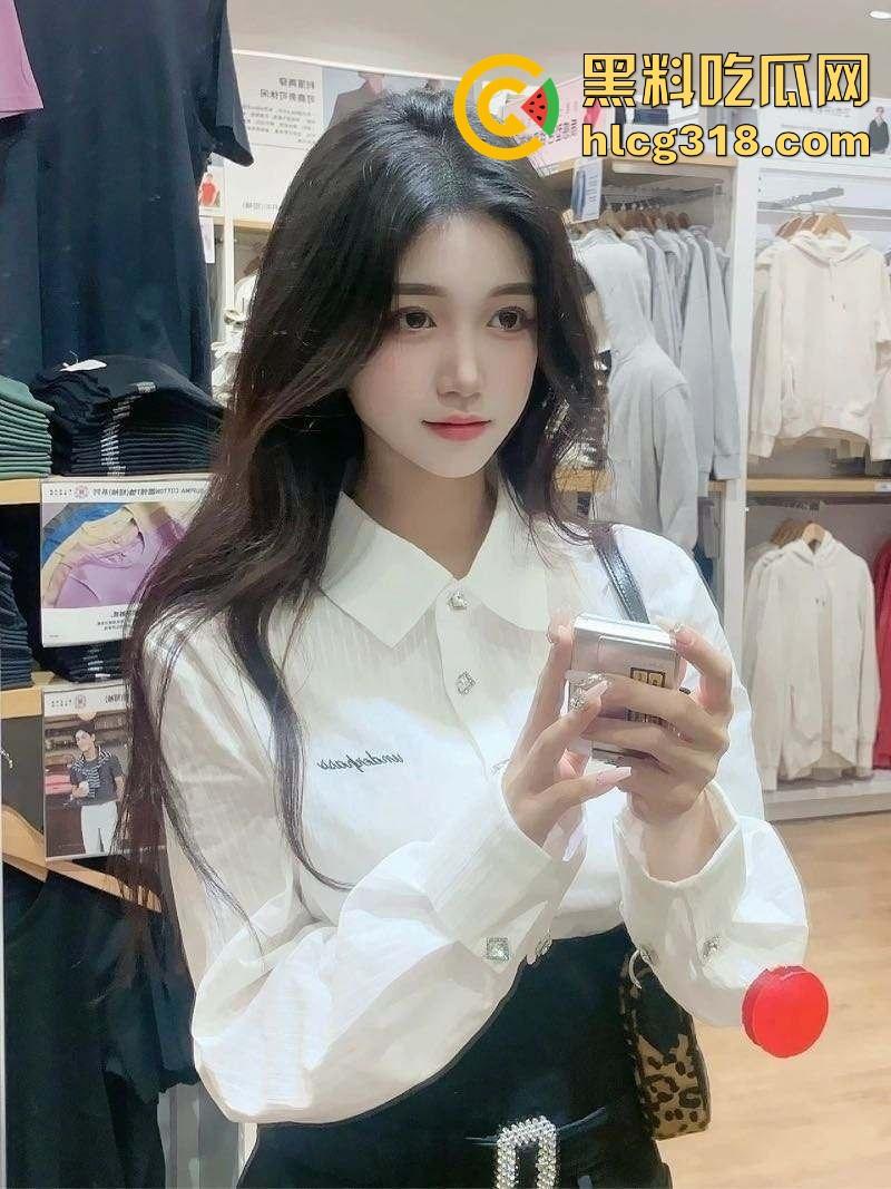 你还以为高端外围豪车天生紧?全靠阴道收缩术收成死夹货,富哥上手就说一根手指进去都得抹油!-4