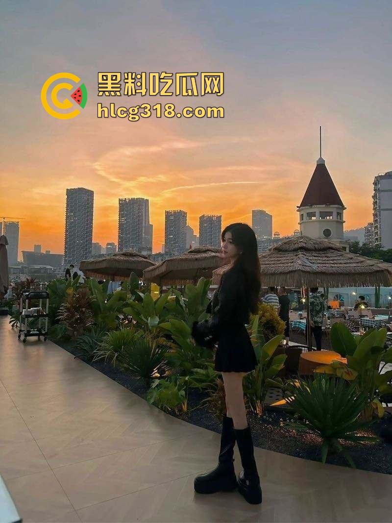 你还以为高端外围豪车天生紧?全靠阴道收缩术收成死夹货,富哥上手就说一根手指进去都得抹油!-5