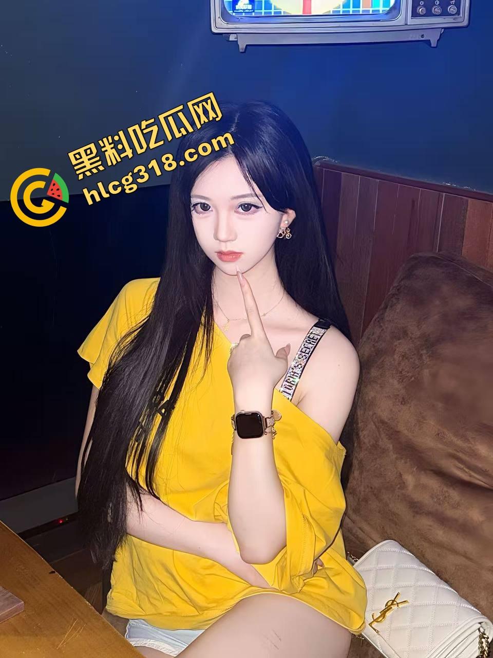 哺乳期骚娘们干起来才叫带劲，奶子又大又软，边插边薅奶头奶水猛喷，操完还得吸两口真他妈解渴！-1