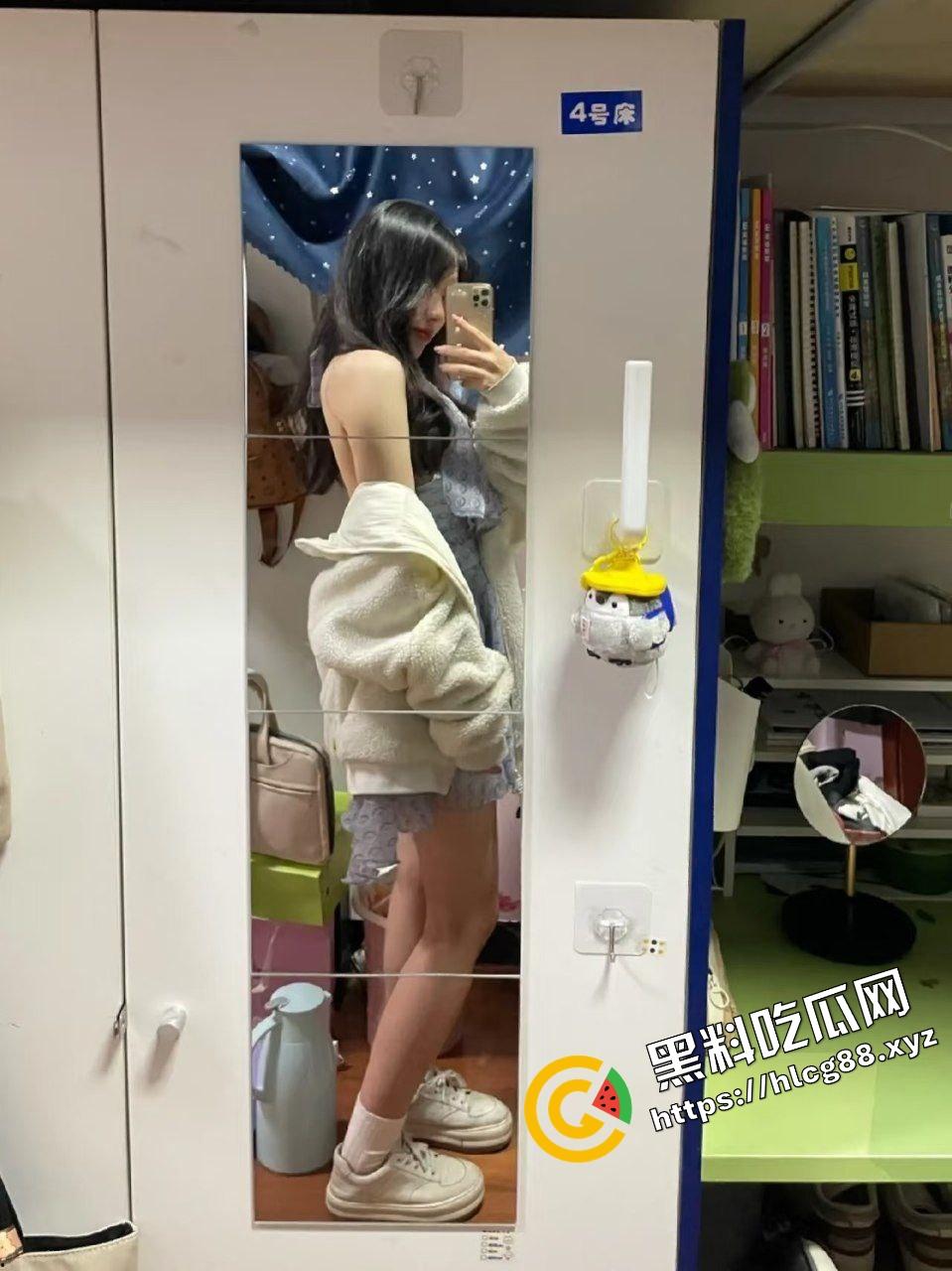 湖南艺术职业反差舞蹈生【胡可】网聊卖视频线下约炮,188元过门槛观赏极品美乳粉逼酮体!-5