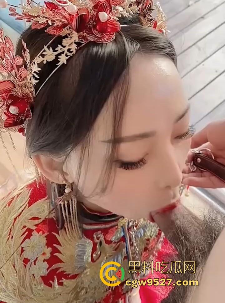 极品人妻熟女【半糖兔兔】新娘做爱视频，翘奶黑毛若隐若现，口交时眼神勾魂，性感身材与反差魅力让人血脉喷张！