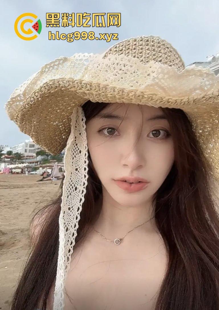 抖音博主【奶八】装清纯骗粉丝,300块直接开大尺度会议,骚穴看个够!-5