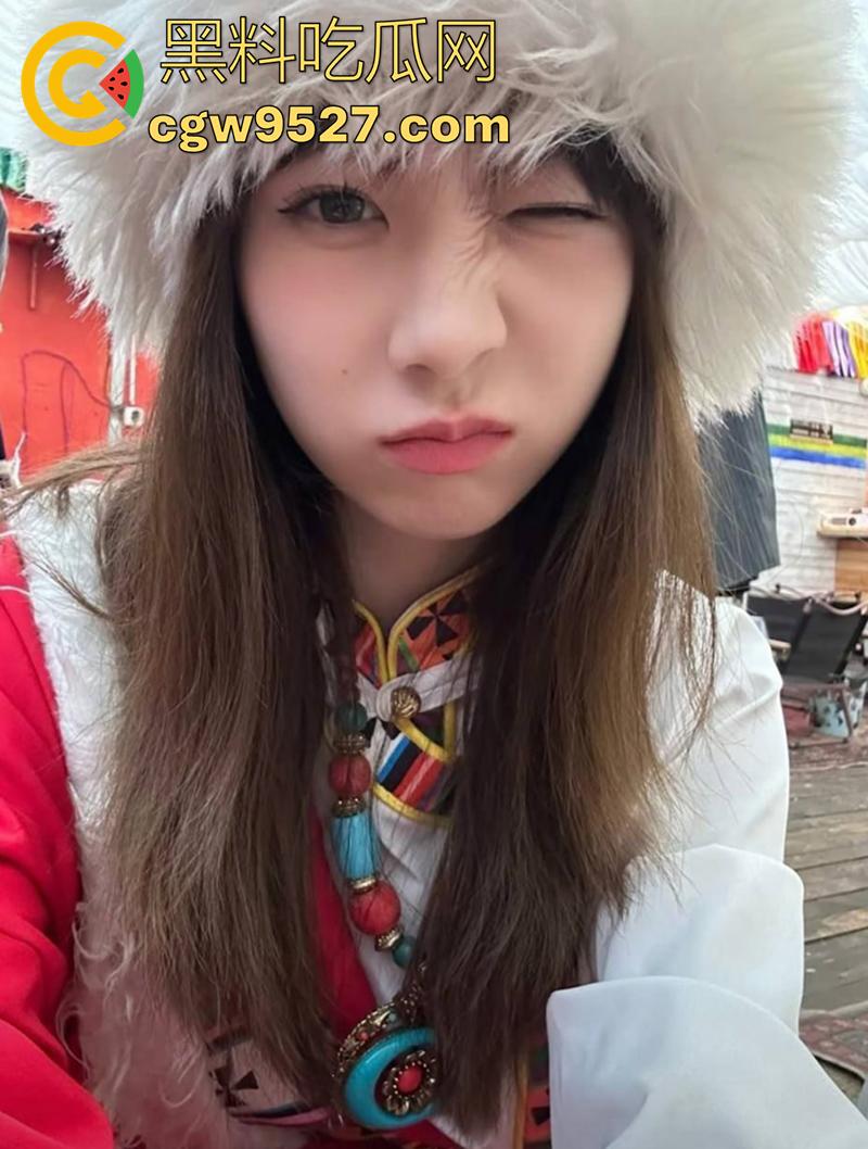 中国海洋大学【许真福】，高颜值大一嫩妹，被前男友曝光，粉嫩小穴饱满诱人，清纯骚妹让人心动不已！