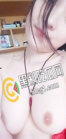 湖南农业大学巨乳反差母狗 刘佳琳 外表清纯私底下超级风骚 叫床声音十分好听 还喜欢吞精!-3