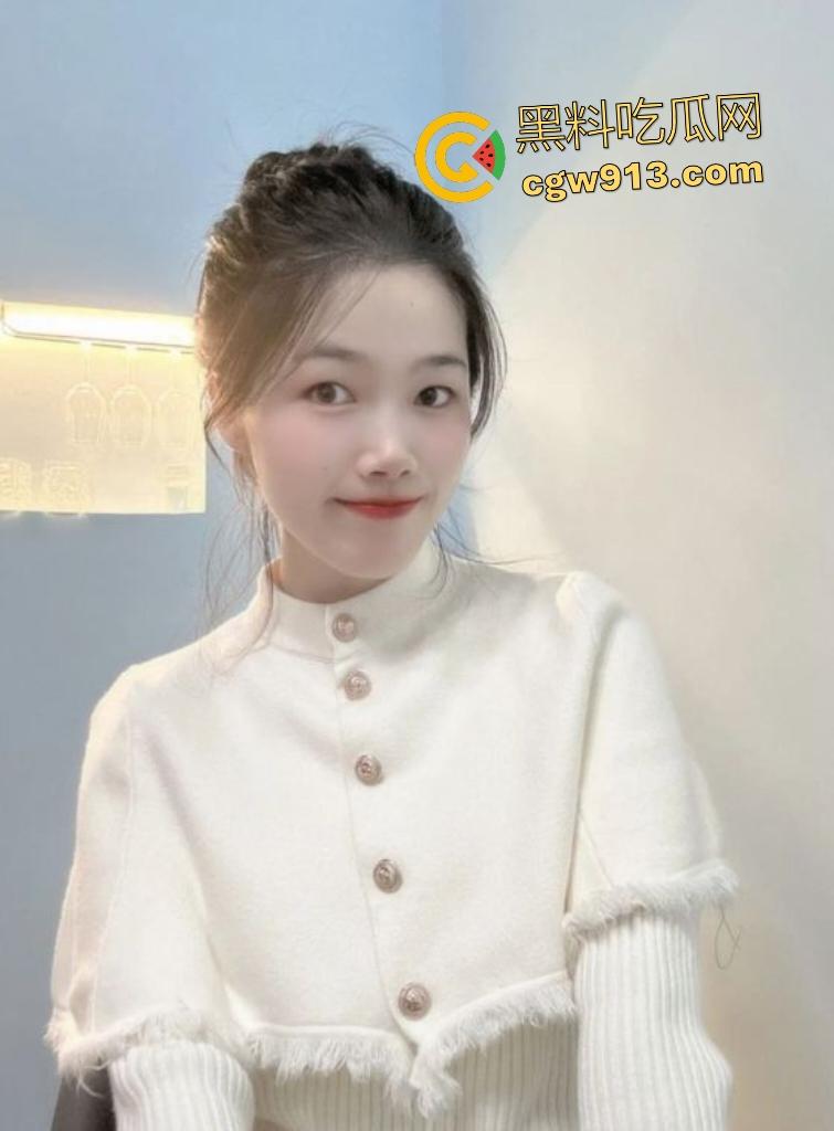 天津母狗【张玲玲】被金主调教，为了捞金不惜送出肉体给人猛干输出，户外露出照引诱金主急忙来送钱！