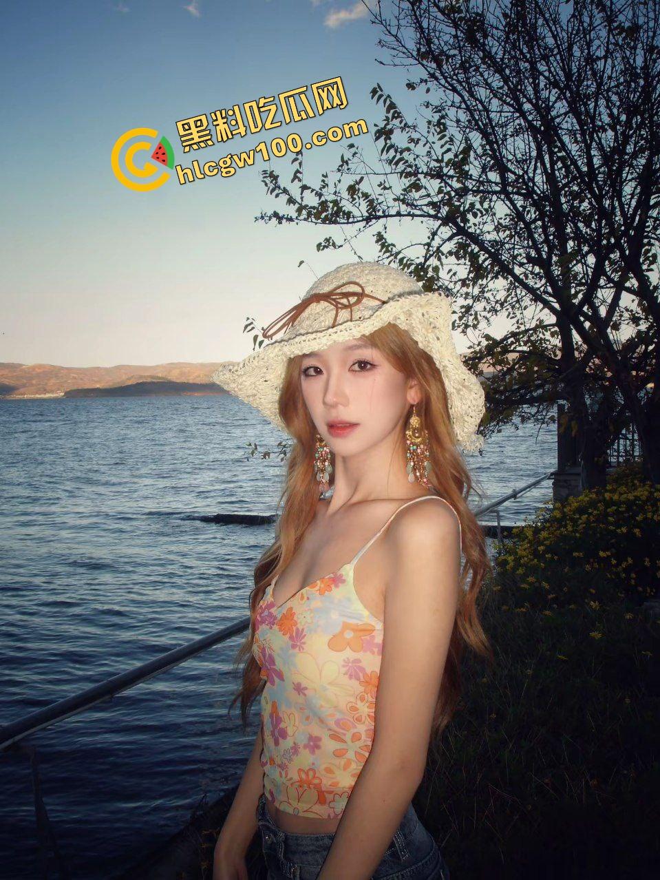 抖音西南科技清纯学生反差骚婊【冒菜女王】约操校外网吧大哥，黑丝骚臀肛塞后怼骚逼！原创独家曝光流出！-2