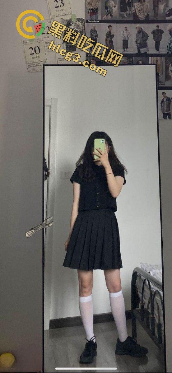 情侣自拍泄密!对镜自慰发给男朋友,男主鸡巴竟然有点短-5